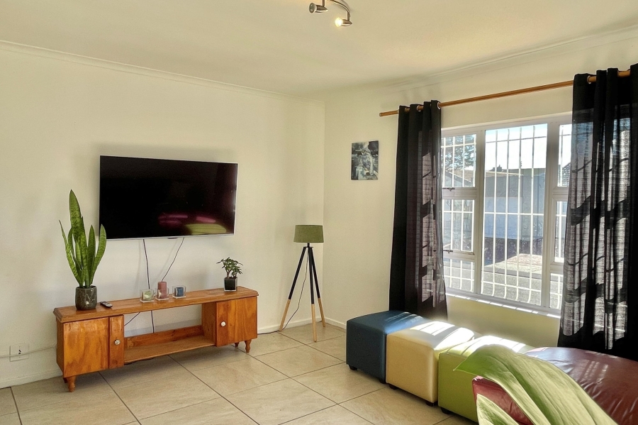 To Let 3 Bedroom Property for Rent in Strandfontein Western Cape